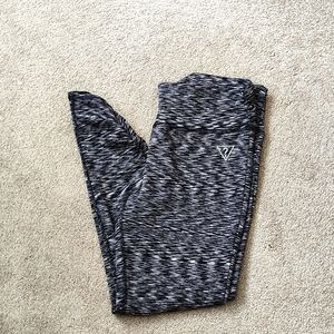 Guess Women's Black/White 7/8 length leggings Size M with ruffled cuff